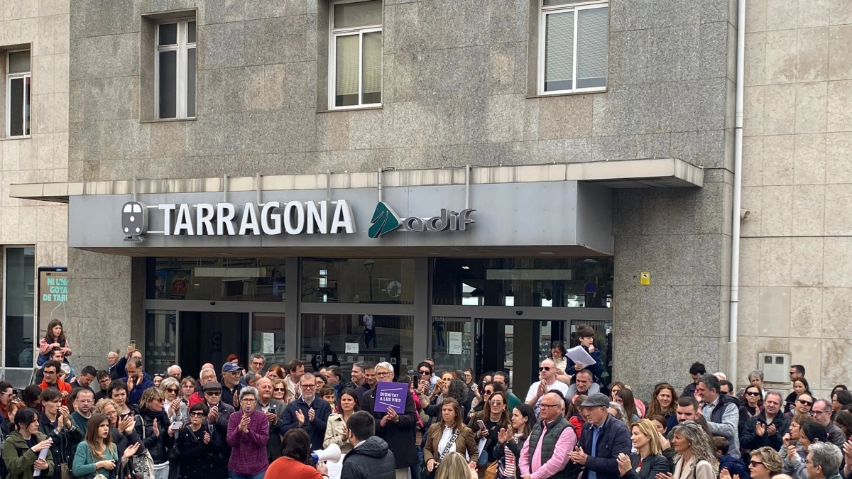 Els manifestants van tallar el passeig Espanya durant uns minuts