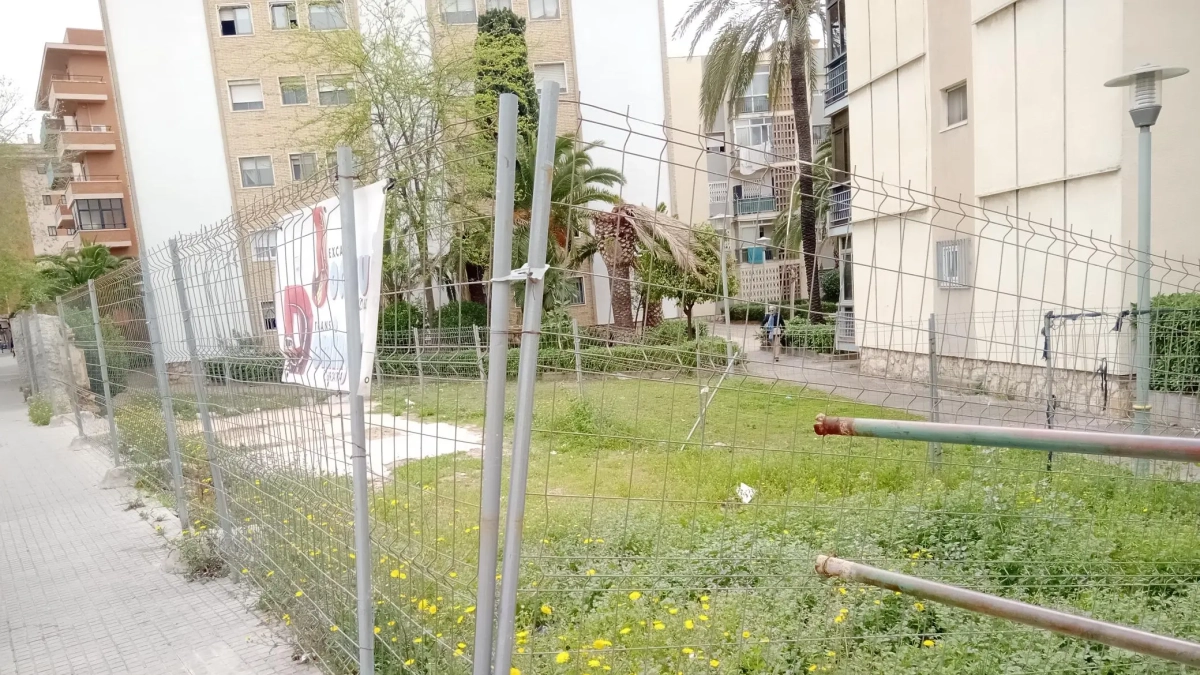 La parcela que se dignificará se encuentra situada en la calle Riu Glorieta número 10.