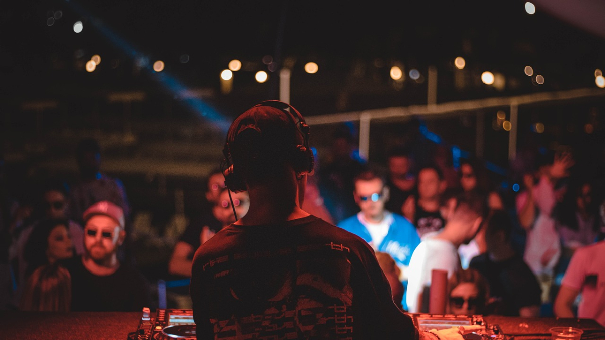 Imagen de archivo de un DJ.