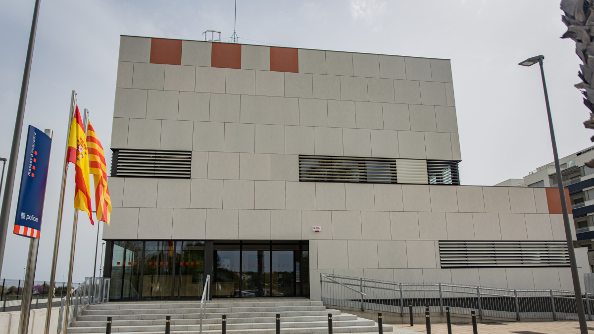 Imatge de l’exterior de la nova comissaria dels Mossos a Torredembarra.
