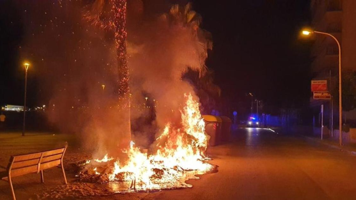 Imagen de archivo de un incendio de contenedores en Torredembarra.