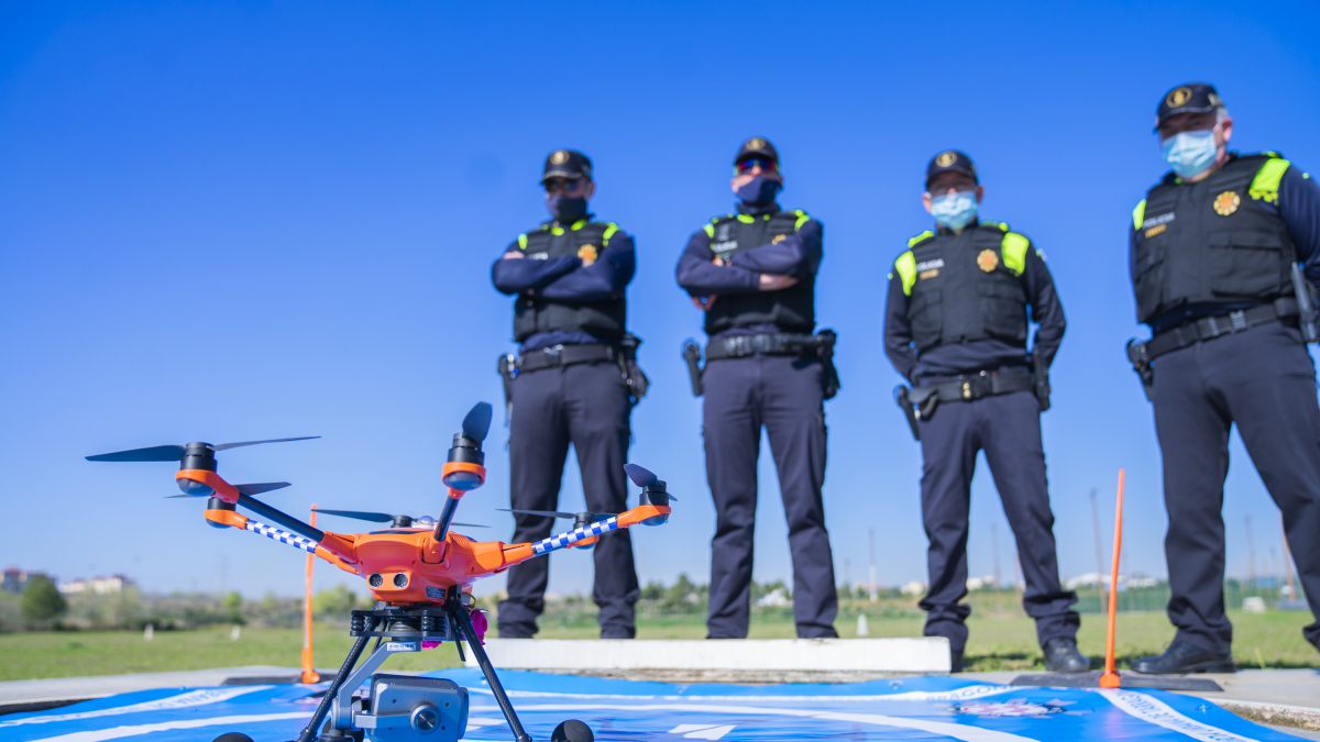 Imagen de archivo del día en el que la Guardia Urbana presentó su unidad de drones en el año 2021.
