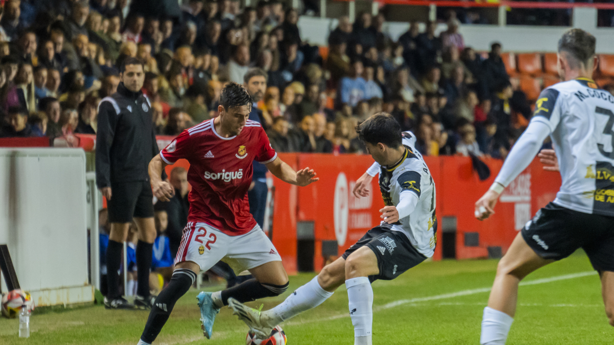 Jaume Jardí durant el partit contra el Tarazona al Nou Estadi Costa Daurada.