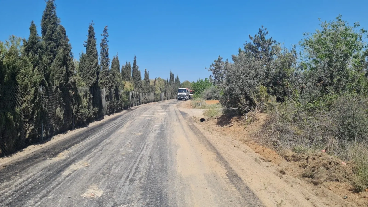 Les obres es fan als camins laterals de la C-14 a Reus.
