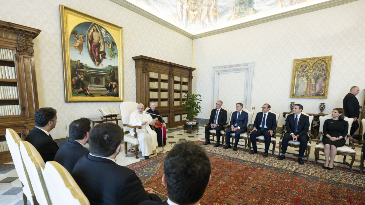 Imagen de la audiencia privada de los alcades y alcaldesas del Grupo con el papa Francisco
