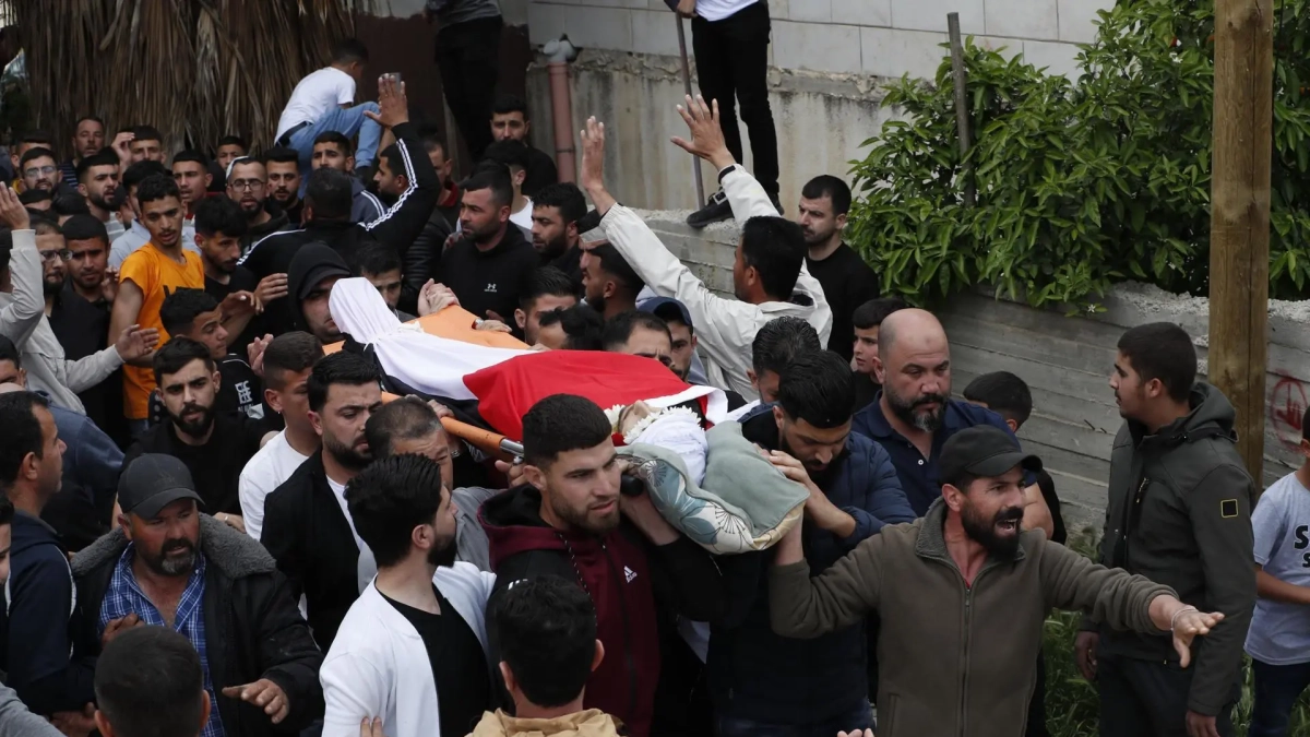 Procesión funeraria del adolescente israelí