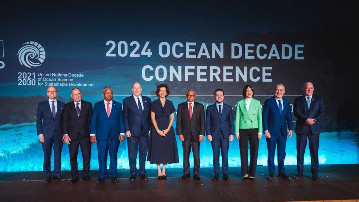 La directora general de la UNESCO, Audrey Azoulay, con el presidente, Pere Aragonès, el alcalde de Barcelona, Jaume Collboni, la ministra de Ciencia, Diana Morant, y Albert II de Mónaco entre otros