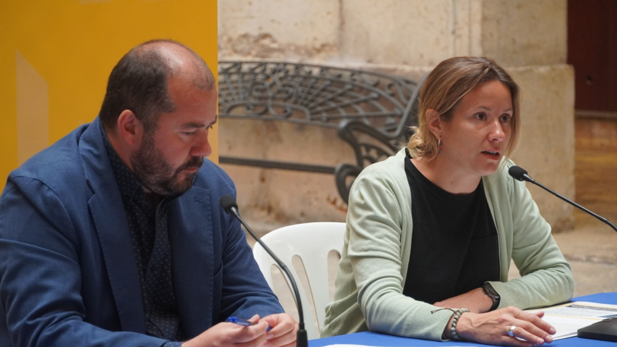 El conseller Xavi Puig i la portaveu d’ERC, Maria Roig a la roda de premsa d’ahir.
