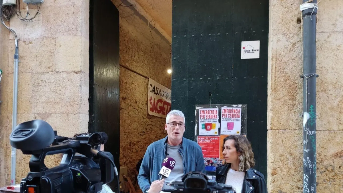Sergi Saladié y Laia Estrada, ayer, en el encuentro de la militancia de la CUP en Tarragona.