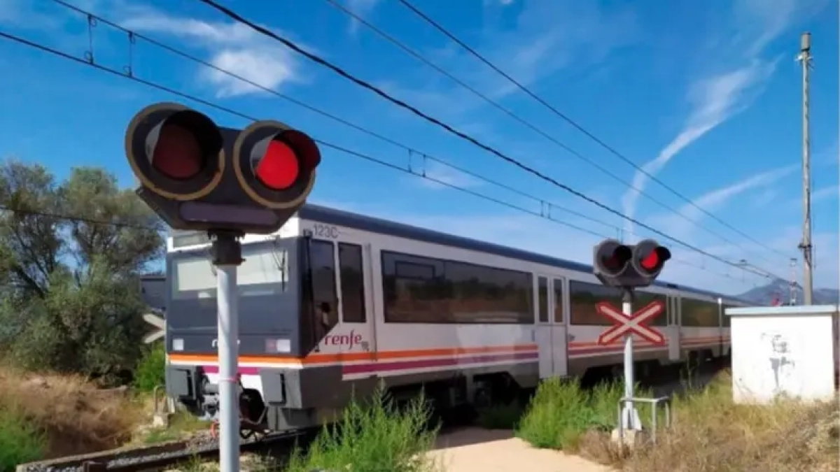 Imatge del pas a nivell de Móra la Nova.