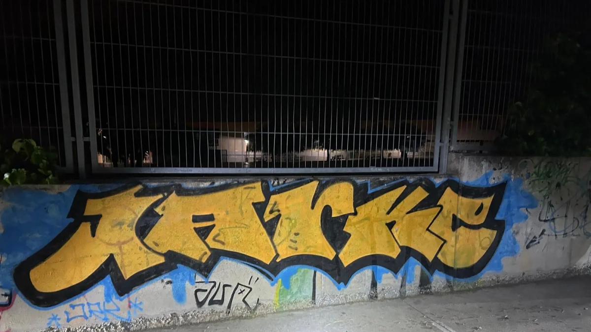 Imagen de la pintada hecha en el instituto del Vendrell.