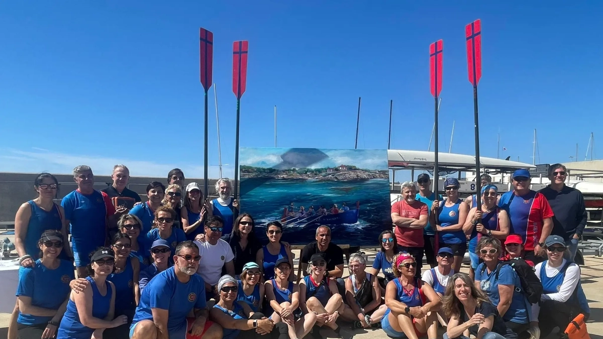 Momento después de la donación del cuadro.