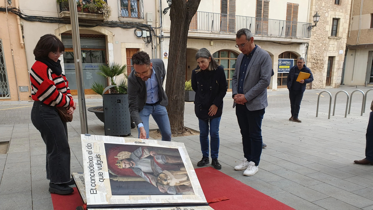 Una de las esculturas que se puede visitar en la plaza de la Església de Vila-seca.