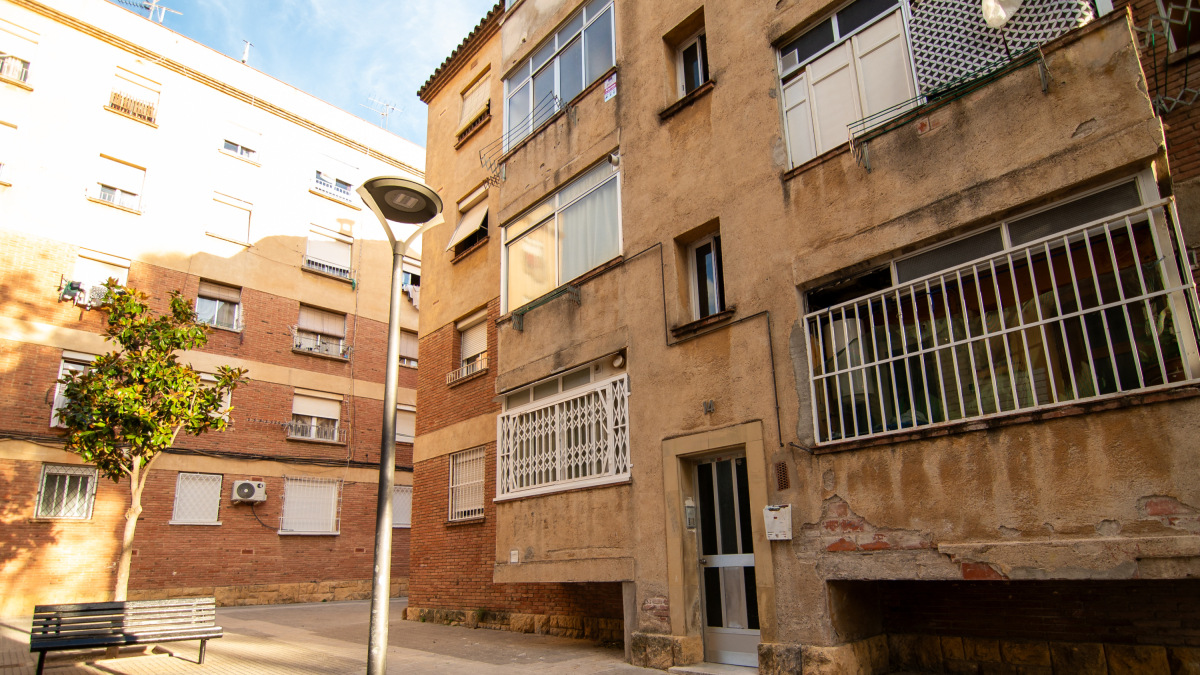 Una de las actuaciones en las que se está trabajando es la mejora de la accesibilidad y de la eficiencia energética de algunos bloques de vivienda.