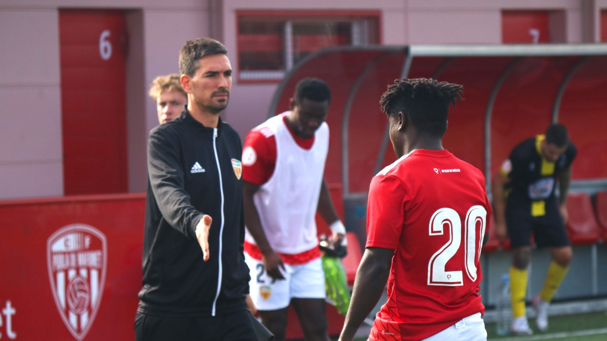 Accensi ha compaginado el banquillo del Juvenil A y el rol de 2.º técnico en La Pobla durante esta temporada.