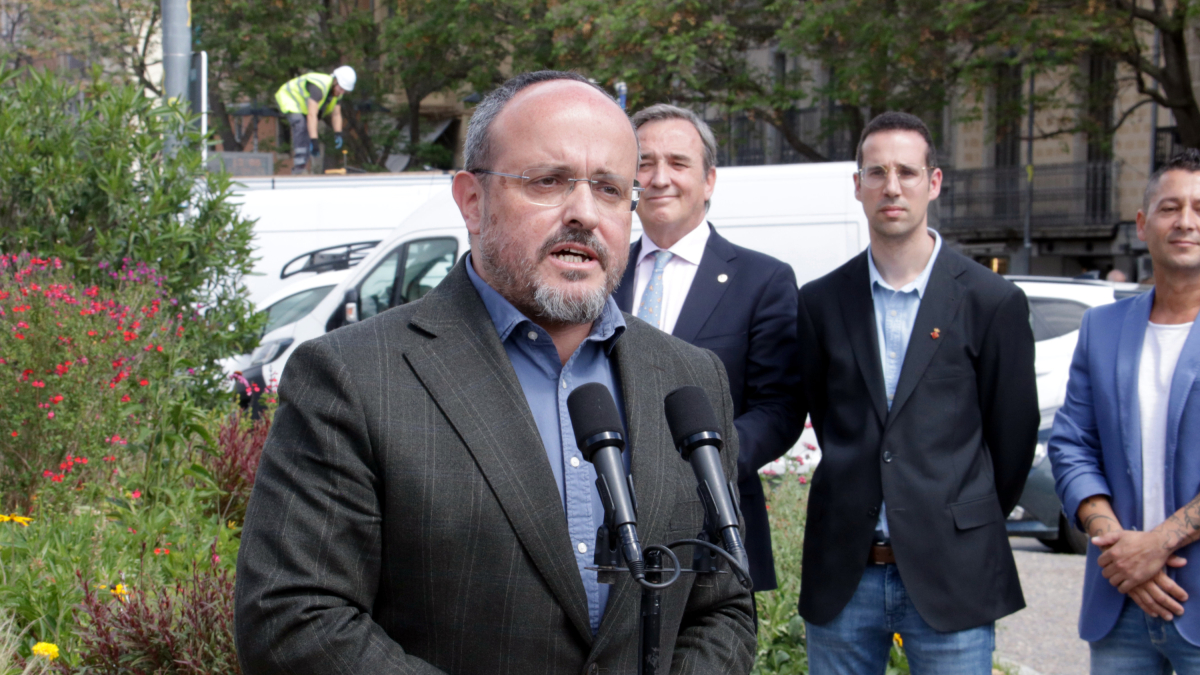 El candidat del PPC, Alejandro Fernández intervenint en un acte a Girona.