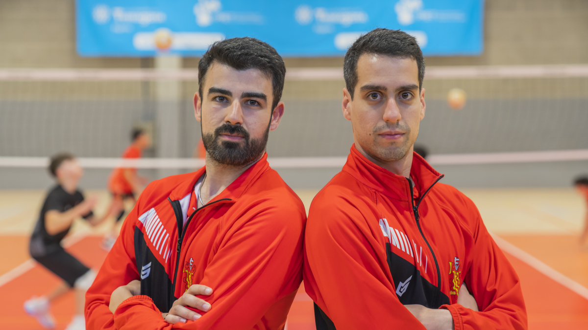 Los jugadores del CV Sant Pere y Sant Pau Raúl del Río a la izquierda y, a la derecha, Elio Carrodeguas.