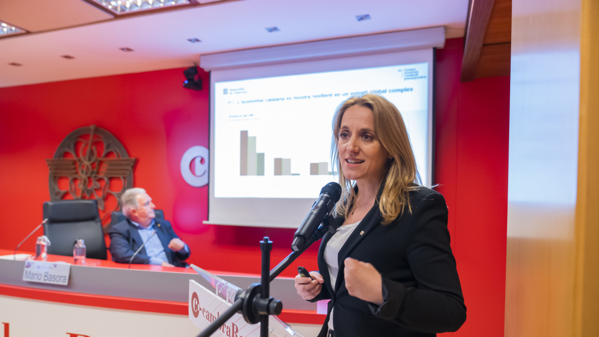 La consellera de Economia i Hisenda, Natàlia Mas, planteó los retos económicos para Cataluña en su conferencia.