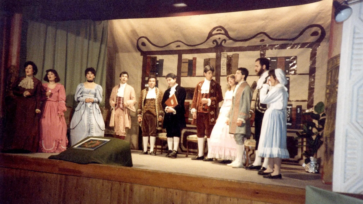 Escena final de ‘Les dones sàvie’ representada en el Orfeó Canongí el 16 de febrero de 1986.