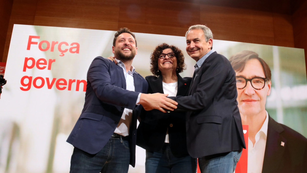 El expresidente del gobierno José Luis Zapatero en un acto de campaña del PSC en Tarragona, acompañado del alcalde Rubén Viñuales y la cabeza de lista en Tarragona, Rosa Maria Ibarra