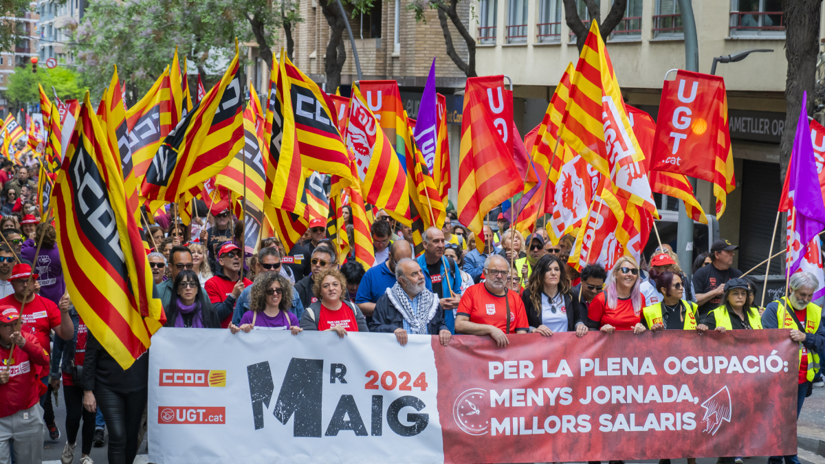 Centenars de persones es van donar cita als carrers del centre de Tarragona «per la plena ocupació, menys jornada i millors salaris».