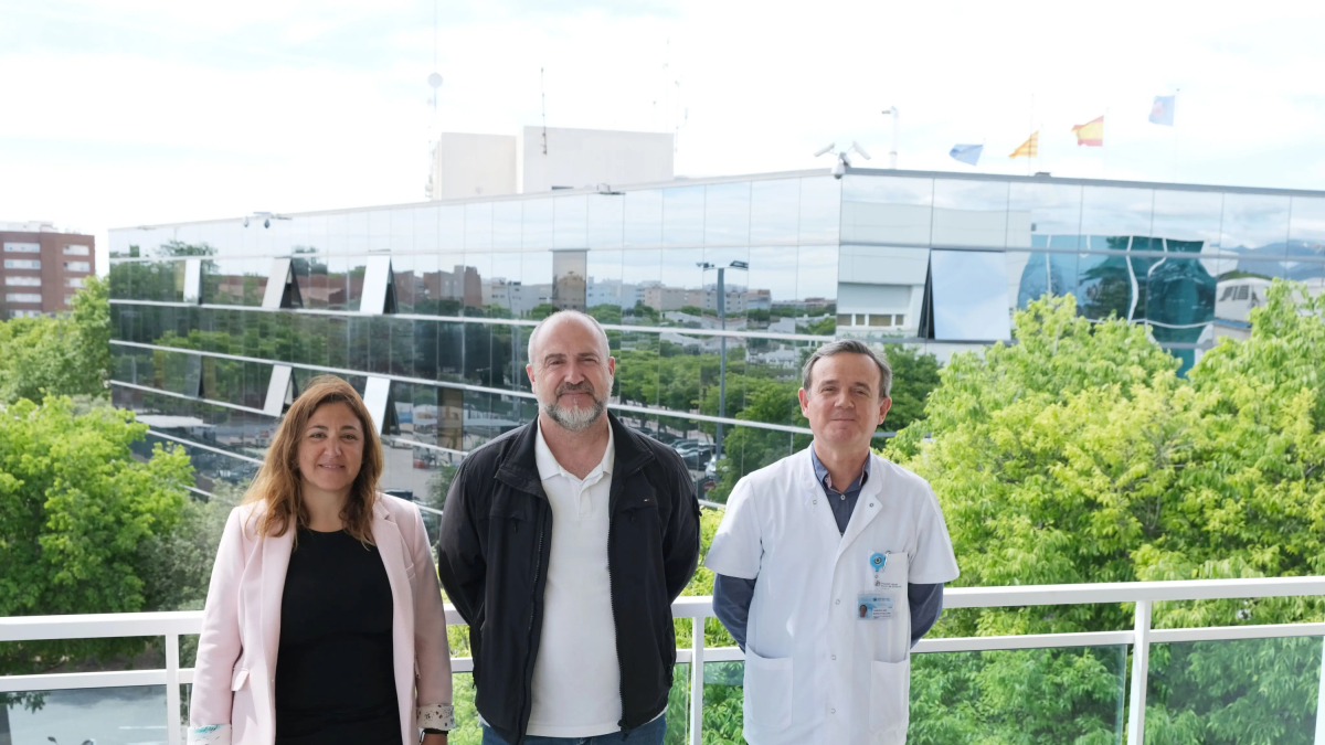 La regidora d’Igualtat i Salut, l’alcalde de Cambrils i el director de l’Hospital Lleuger, a la presentació.