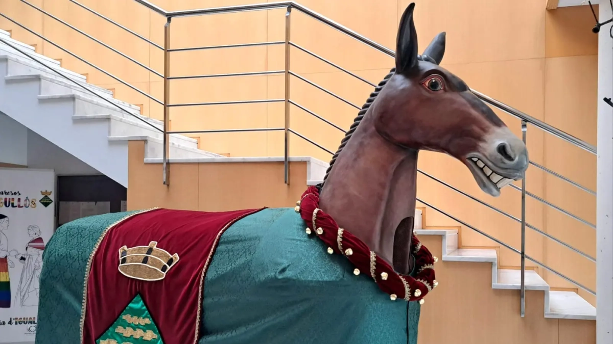 Imagen de la Mulassa con el nuevo vestuario.