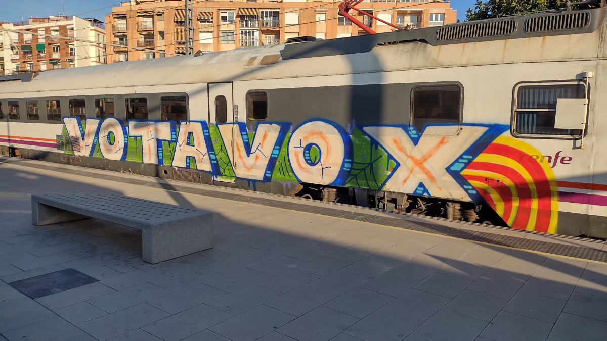 Imagen del tren pintado.