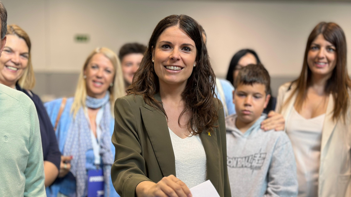 Mònica Sales, votando.