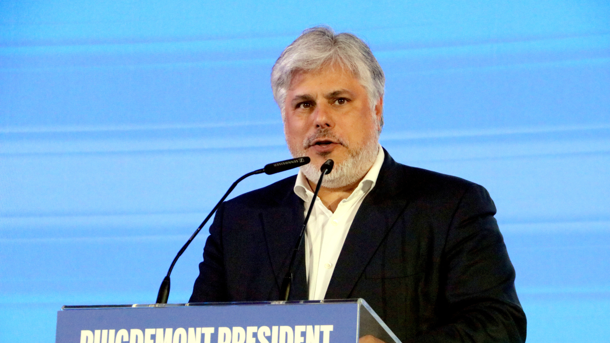 El director de campaña y presidente del grupo parlamentario, Albert Batet, durante su comparecencia en Argelers.