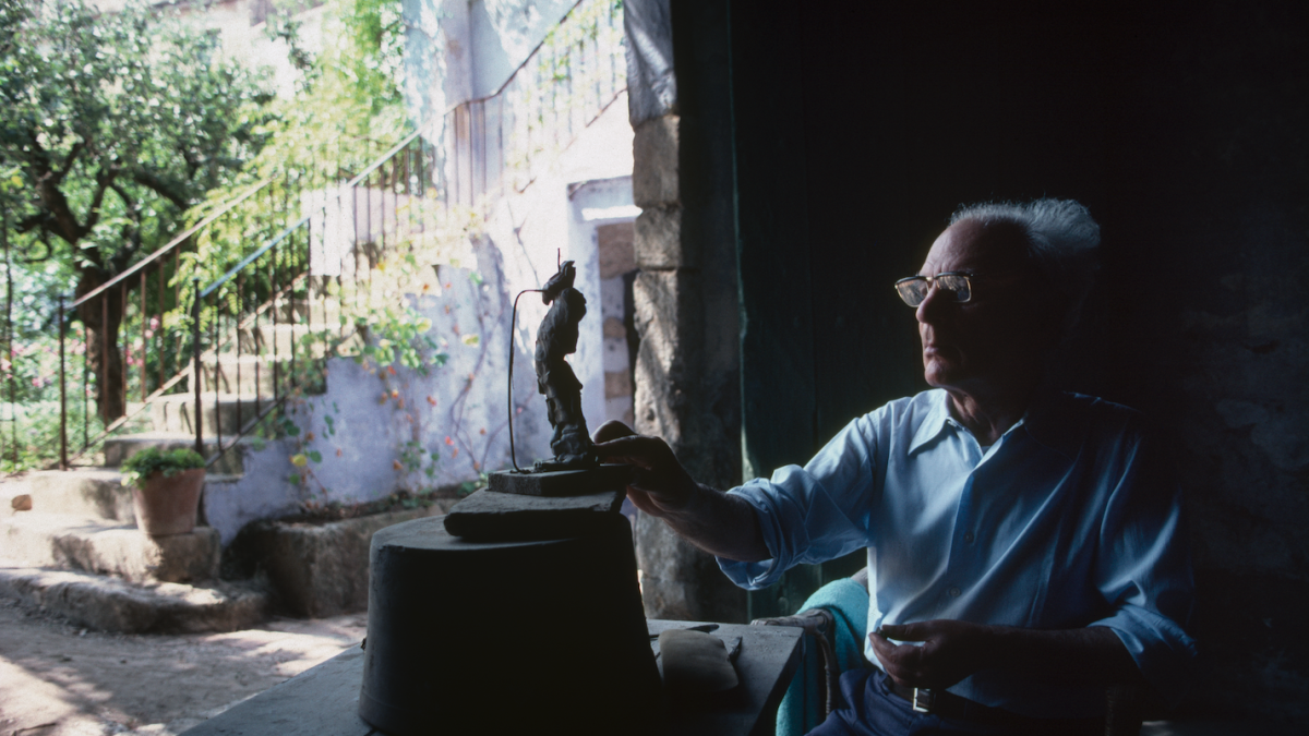 Apel·les Fenosa va comprar una casa renaixentista del Vendrell i la va convertir en el seu taller d’estiu. Ara és el Museu Apel·les Fenosa.