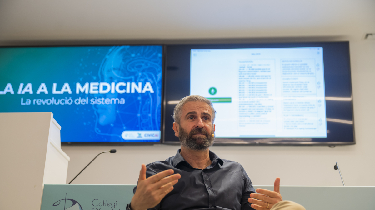 El CEO de Llamàtica Frederic Llordachs, durante una demostración del software médico d'IA