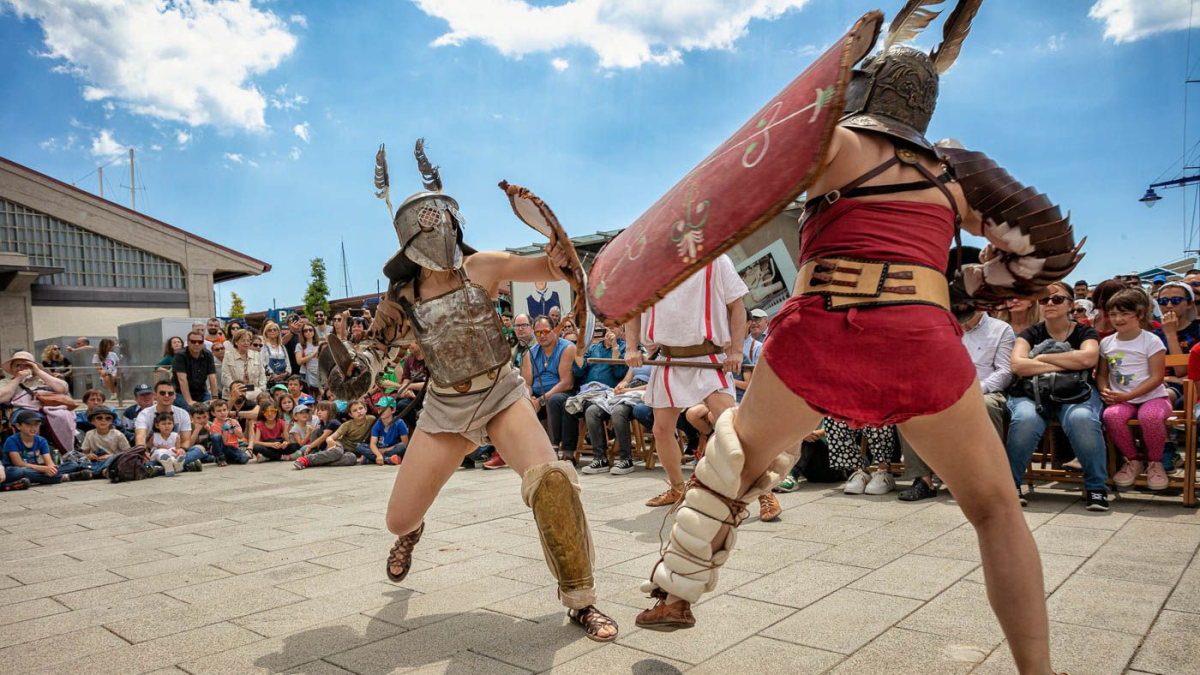 Juegos de mesa, monólogos históricos o ferias literarias se celebrarán en el Puerto estos días.