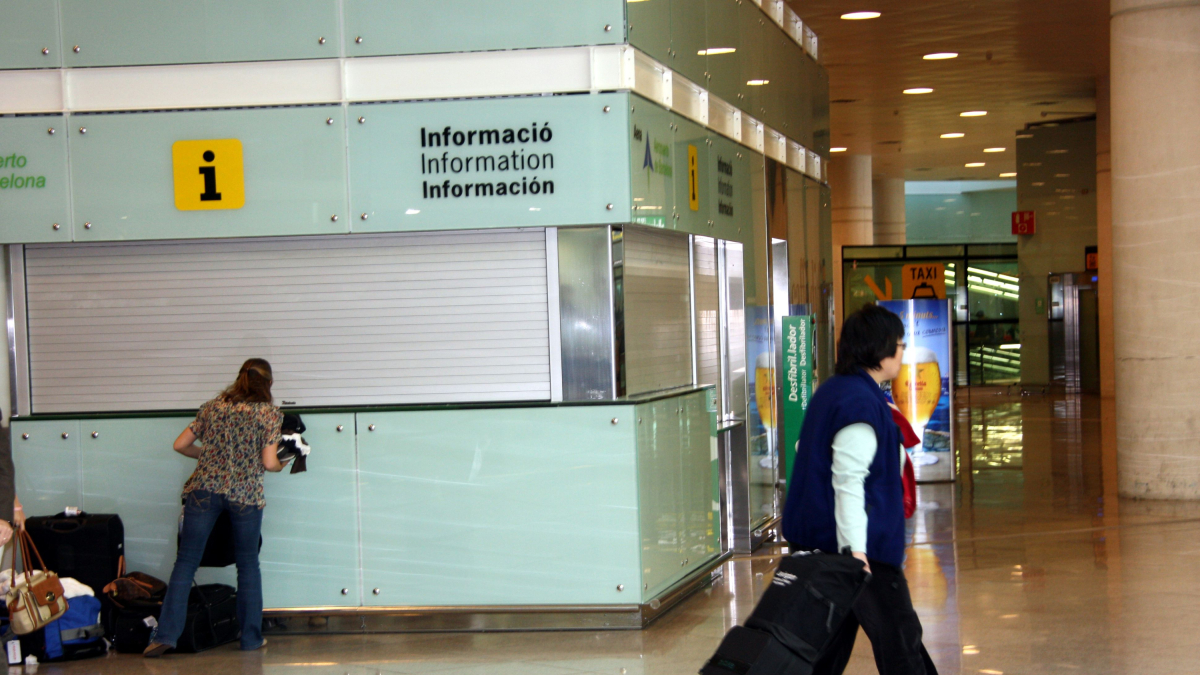 Los puntos de información del aeropuerto están cerrados por la huelga del 29-M.