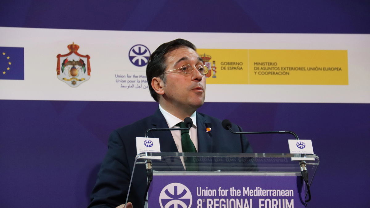 El ministre d'Afers Exteriors del govern espanyol, José Manuel Albares, en una atenció als mitjans durant la reunió de la UpM a Barcelona
