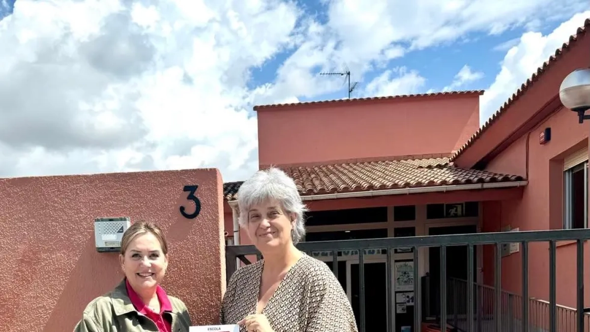 Col·locació dels primers pictogrames a les escoles.