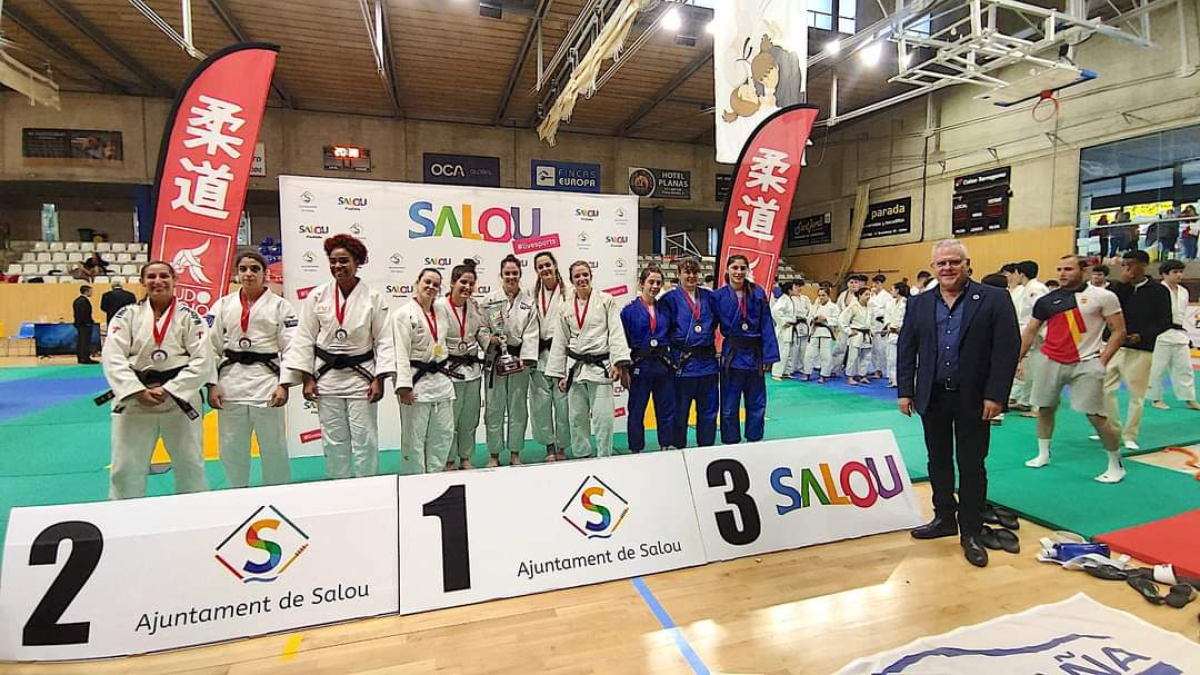 Unos de los ganadores de los más de 500 judocas en el Villa de Salou.