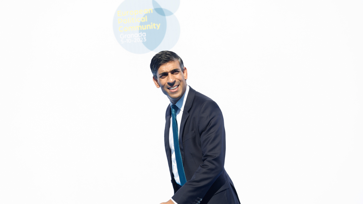 El primer ministro del Reino Unido, Rishi Sunak, llegando a la reunión de la Comunidad Política Europea celebrada en Granada.