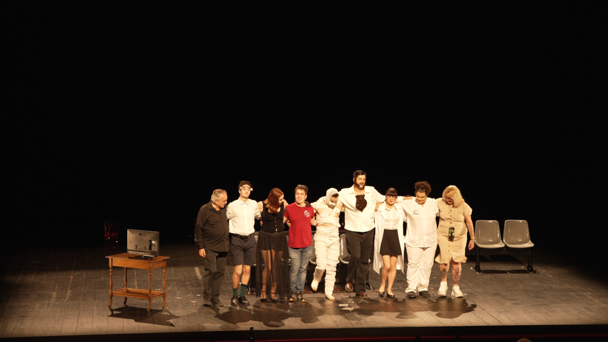 La representació estava codirigida per Sergi Fernández, autor del text, i Jorge Pérez.