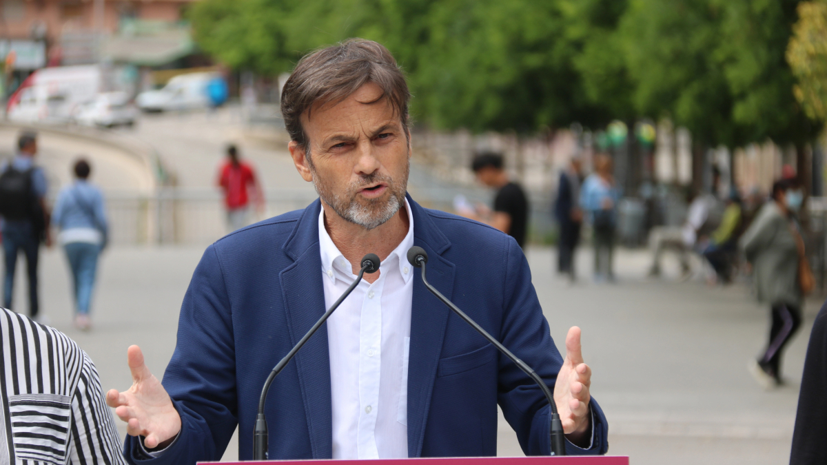 El candidato de Comunes Sumar a las elecciones europeas, Jaume Asens, durante un acto de campaña en l'Hospitalet de Llobregat