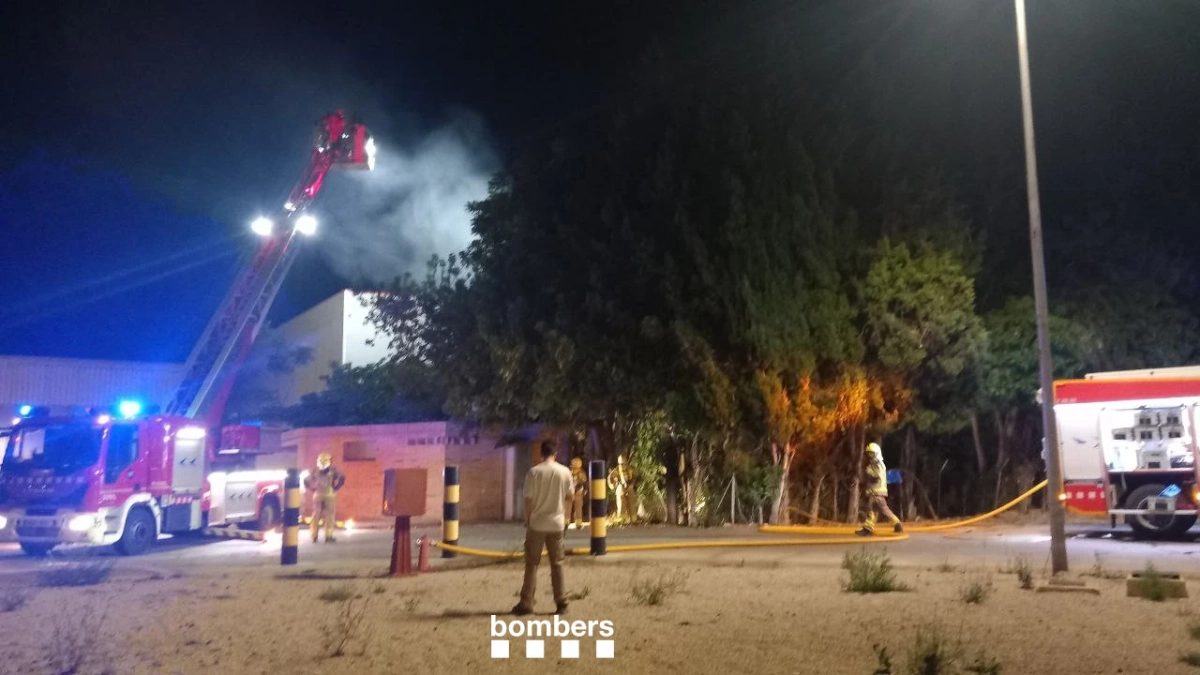 Imagen del incendio en Tortosa