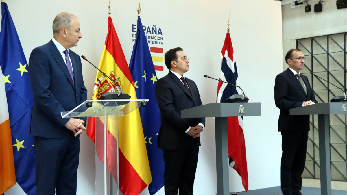 Els ministres d'Exteriors d'Espanya, José Manuel Albares, d'Irlanda, Micheal Martin, i de Noruega, Espen Garth Eide, sobre el reconeixement de l'estat palestí.