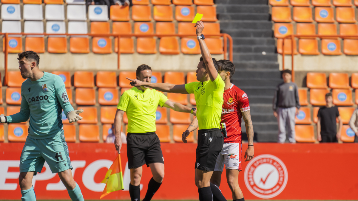 Imatge de Manuel Ángel Pérez dirigint un partit al Nou Estadi contra la Reial Societat B.