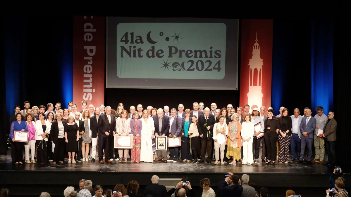 Fotografía grupal de los ganadores y ganadoras de la 41.ª Noche de Premios en Valls