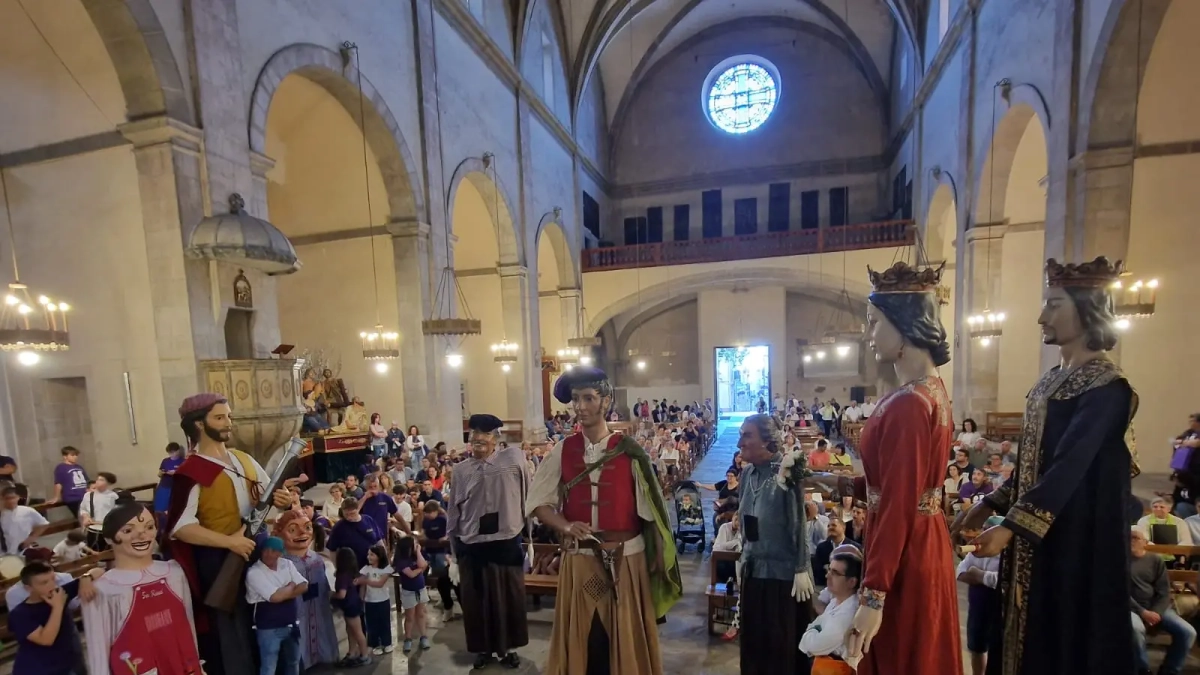 Els veïns d’Alcover van celebrar diumenge la festivitat del Corpus i el bateig del gegant bandoler.