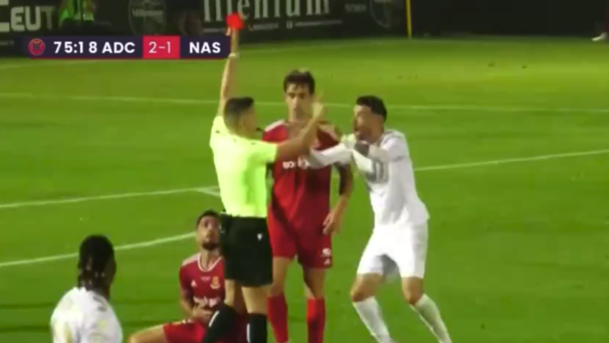Moment en que Cristian veu la targeta vermella.