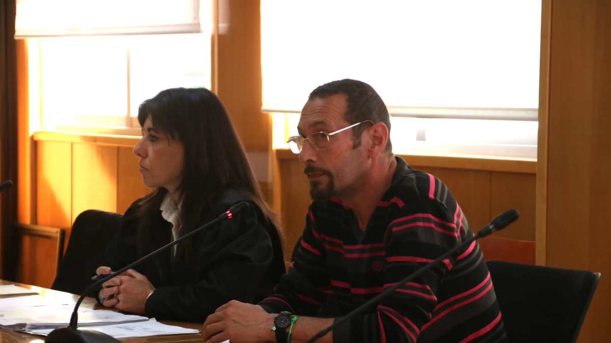 El hombre acusado de varios delitos, entre ellos el de agresión sexual y prostitución.