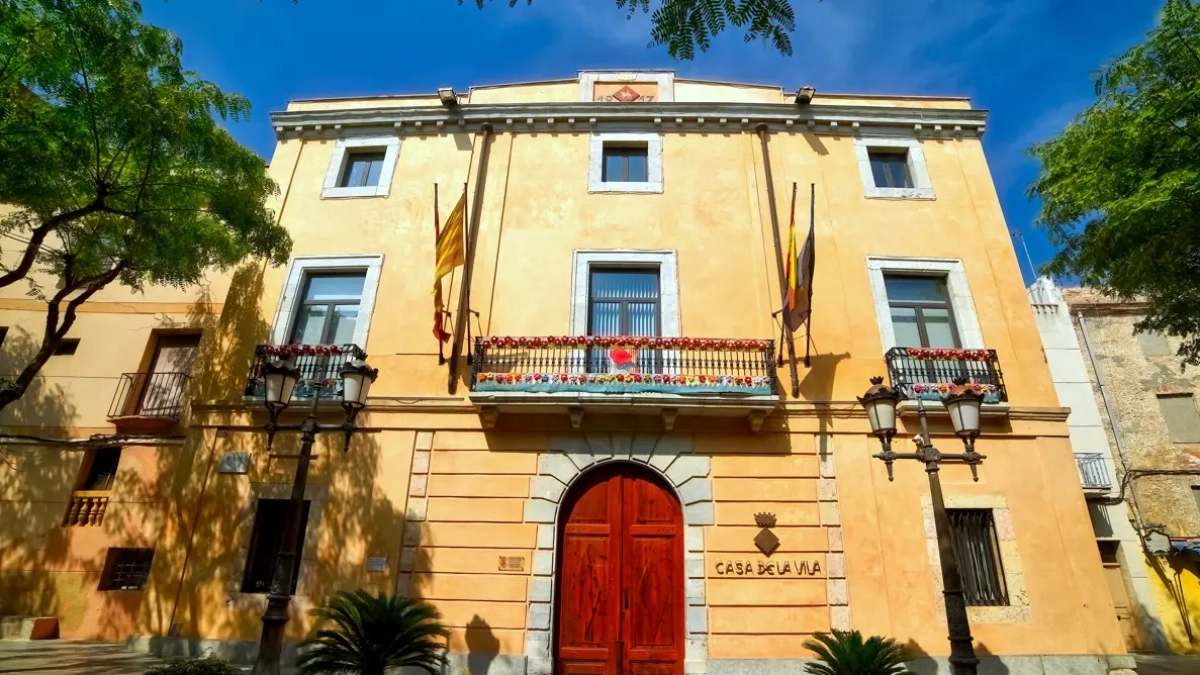 Fachada del Ayuntamiento de Constantí.