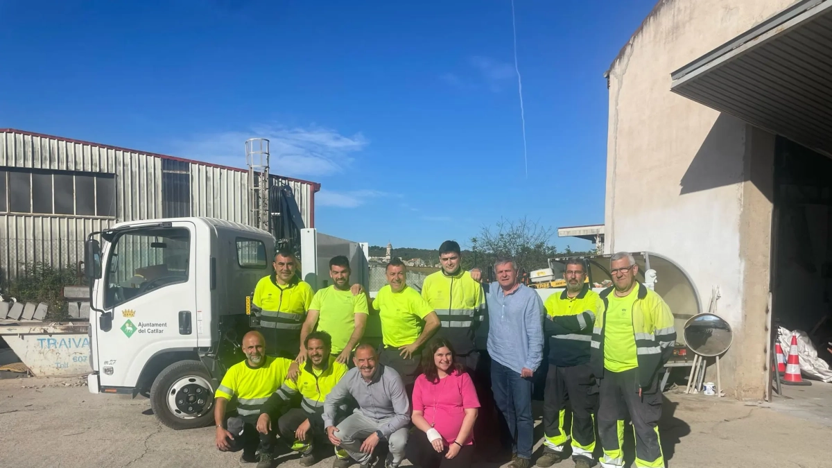 El nou camió recollirà la brossa dipositada a l'exterior dels contenidors.