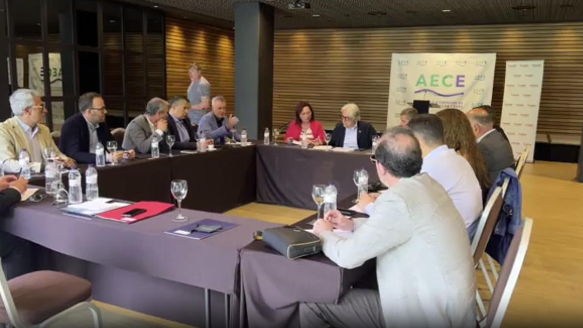 Imagen de la Reunión de la asociación de emrpesaris de las Comarcas del Ebro (AECE).